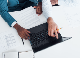 two people pointing at a laptop in resume coaching